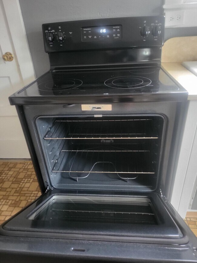 Brand New Stove Never Used - 93 West St