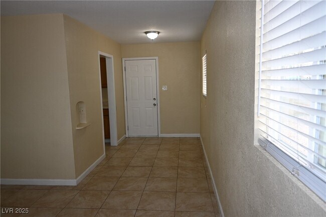 Building Photo - 320 N 16th St