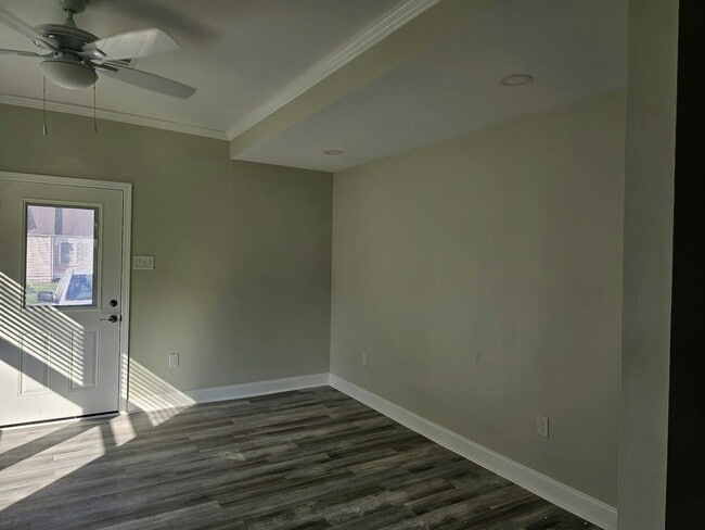 Building Photo - 8709 Apricot St