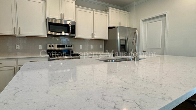 Building Photo - 473 Esthwaite Dr SE