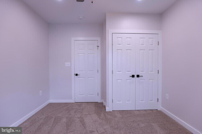 Building Photo - 2039 Rosedale St NE