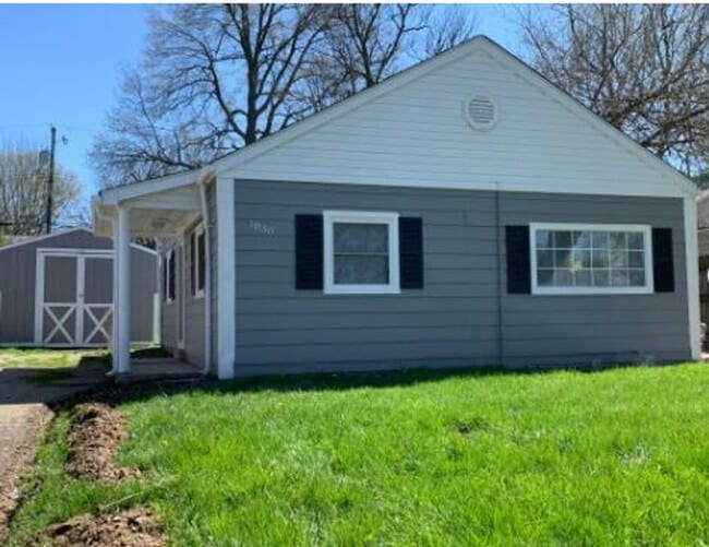 Building Photo - 1038 Marcellus Dr