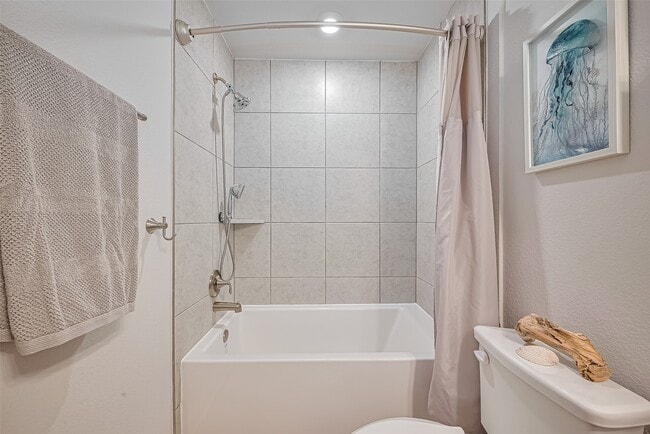 Building Photo - 2712 Golden Palms Ln