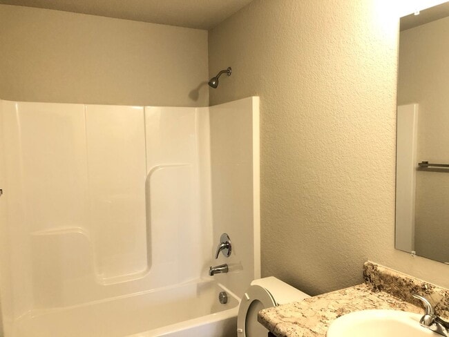 Building Photo - 3 bedroom 2 bath, 2c garage.  very nice home for rent.