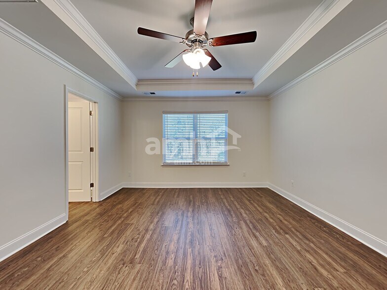 Building Photo - 986 Theodore Rd