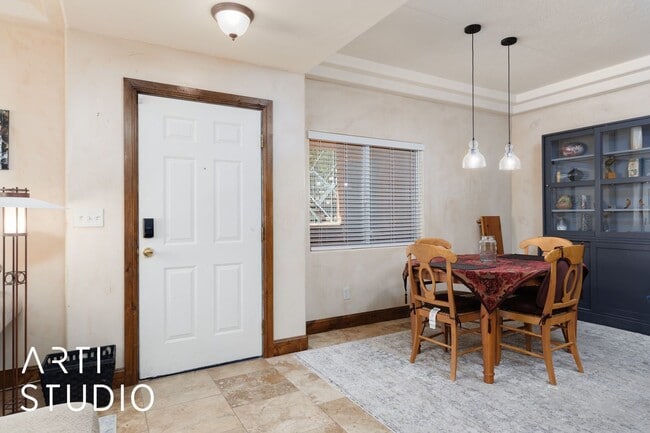 Building Photo - 3 Bedroom, 2 Bathroom Condo at The Falls