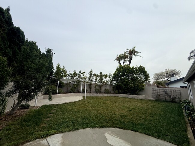 Building Photo - 18021 Upperlake Cir