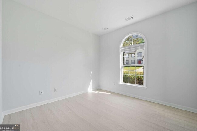 Building Photo - 4000 River Green Pkwy