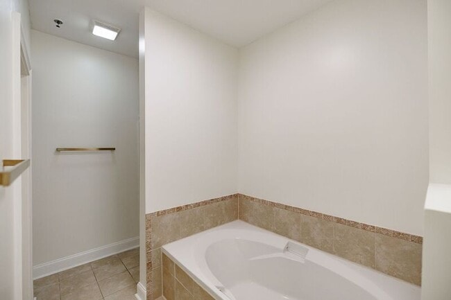 Building Photo - 350 Wood Lake Dr