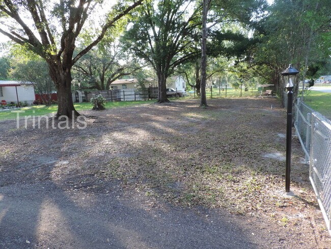 Building Photo - Newely remodeled 4 bedroom