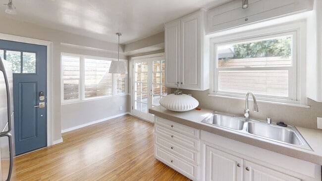 Building Photo - Coveted South Redlands 2 bedroom, 2-bathroom bungalow home.