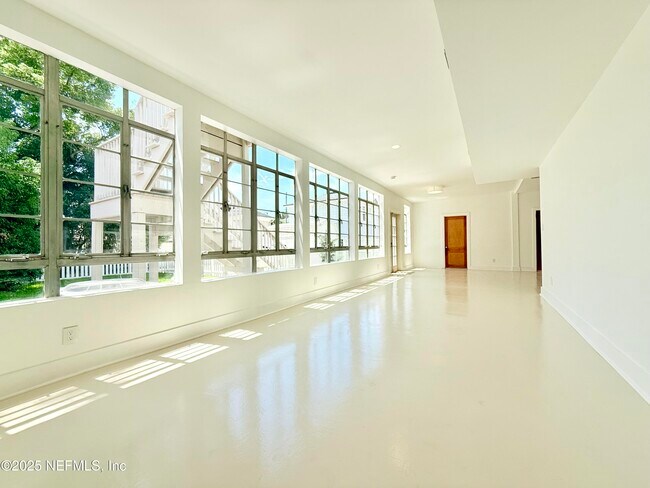Building Photo - 3008 Riverside Ave