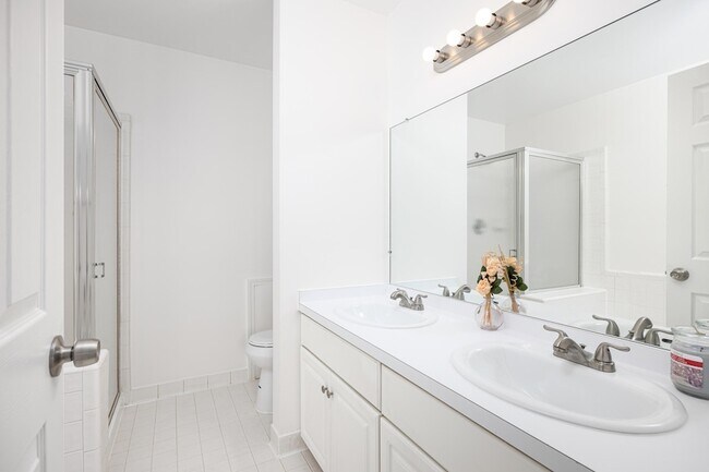 Building Photo - 45085 Horseshoe Dr