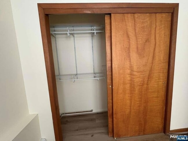 Building Photo - 402 Farnham Ave