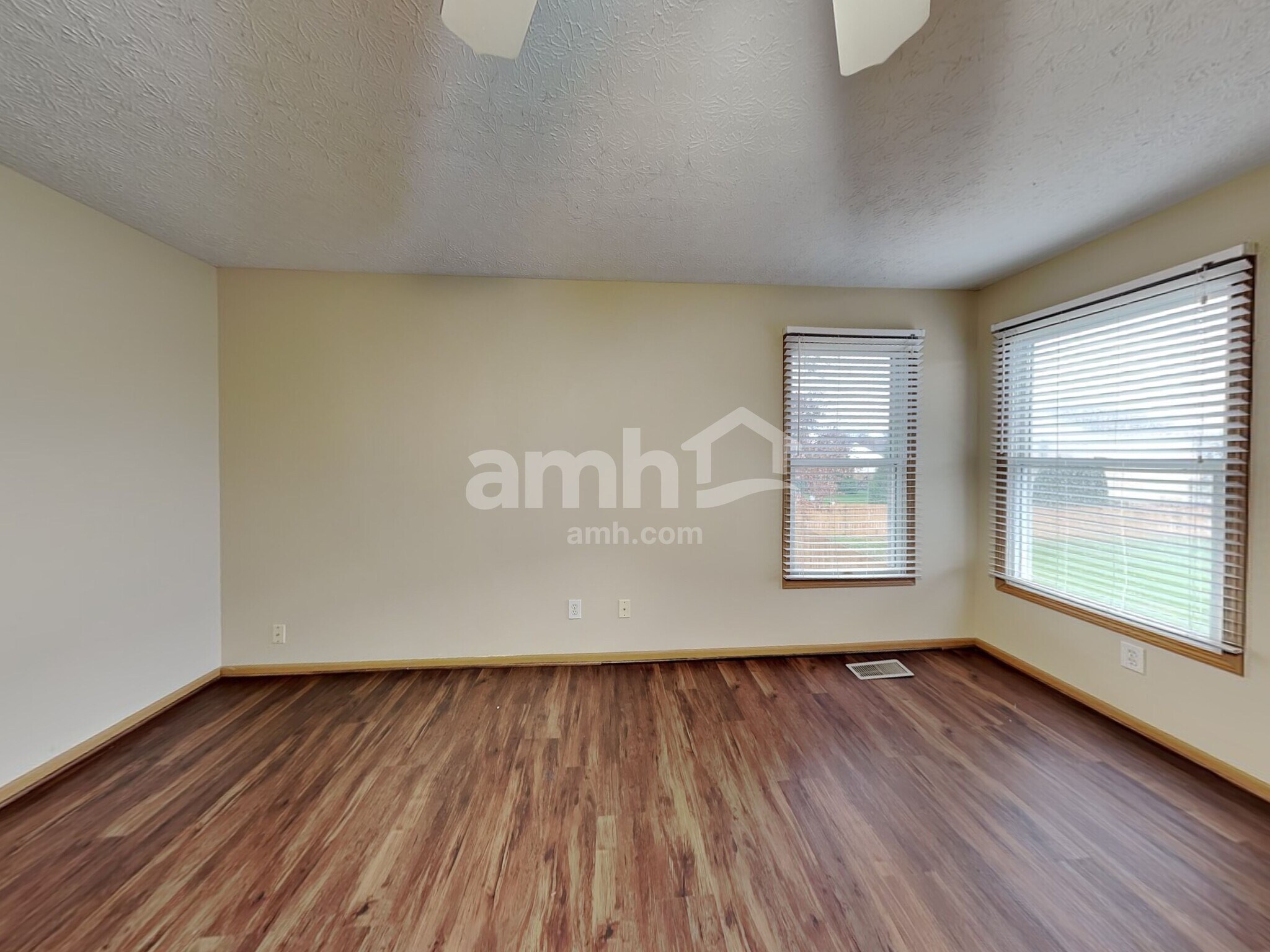 Building Photo - 1840 Pine Grove Pl