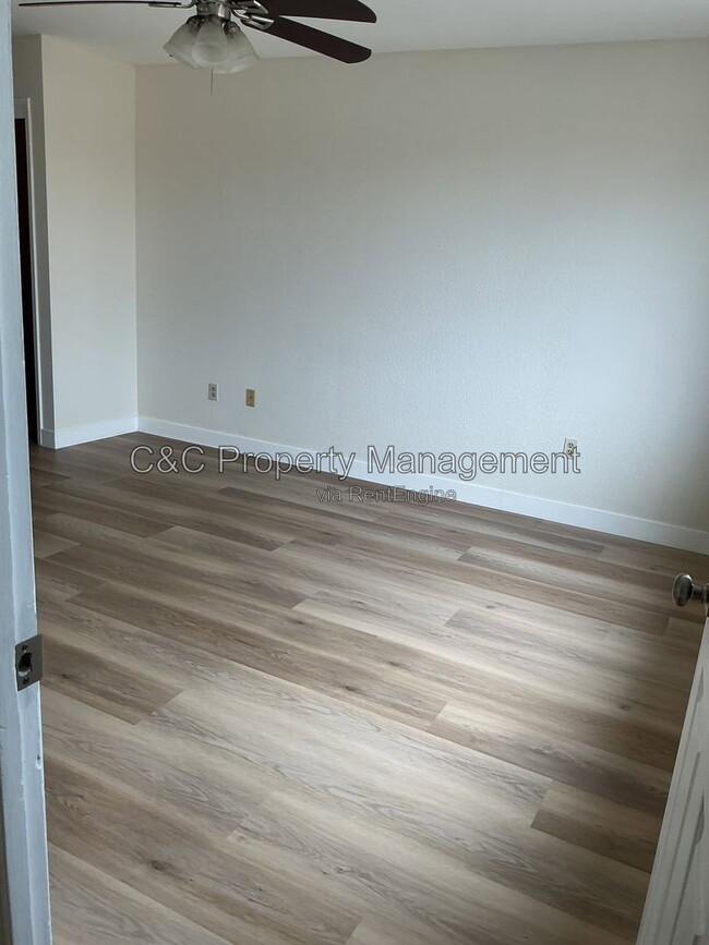 Building Photo - 1559 Elderwood Ave