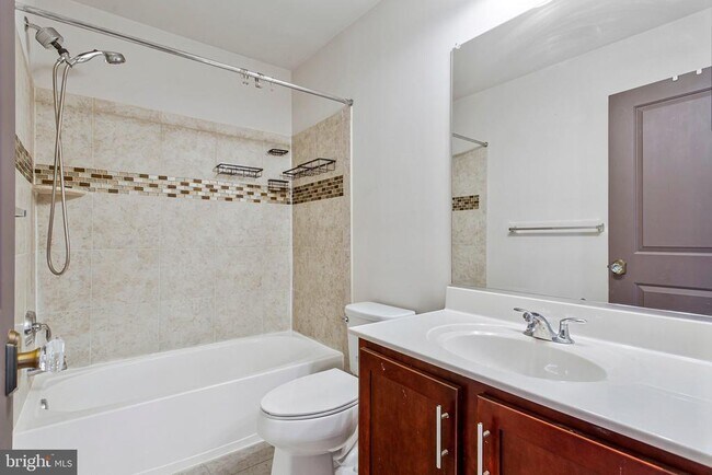 Building Photo - 703 Skippers Ln