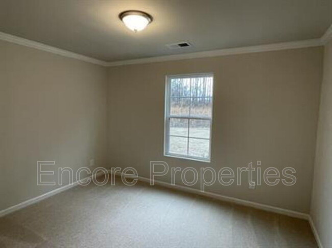 Building Photo - 800 Bellewood Gardens Dr