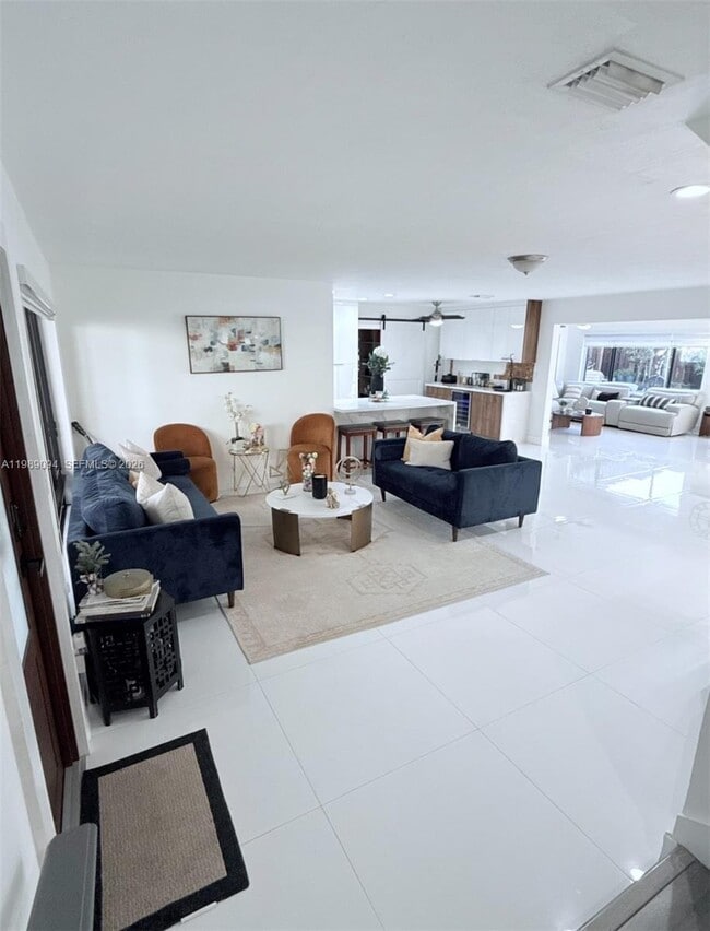 Building Photo - 9495 Dominican Dr