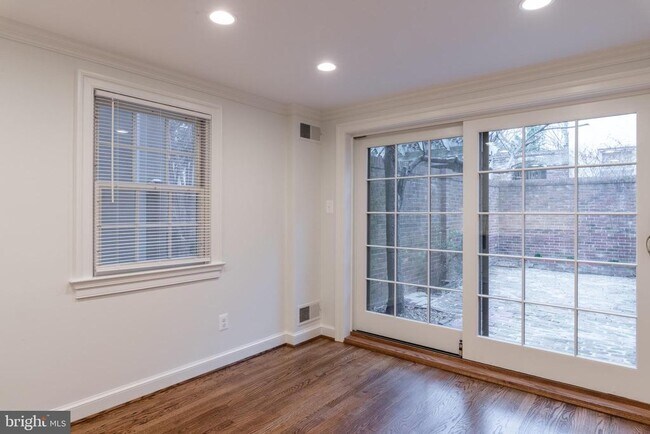 Building Photo - 511 Wilkes St