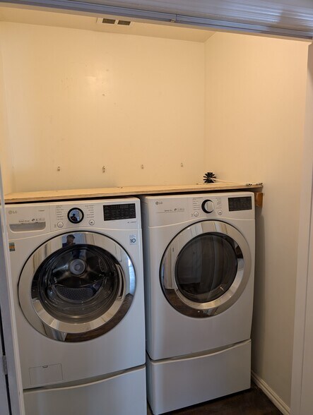 Unit B - Laundry Closet - 5011 Stacy St