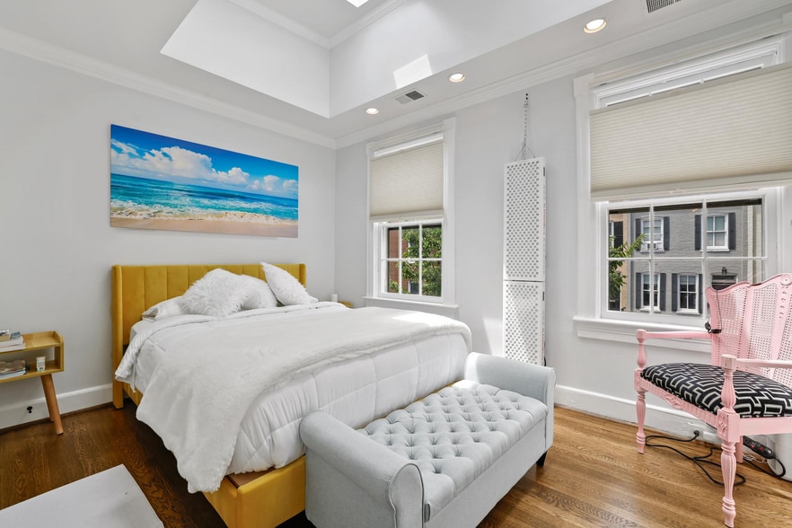 Building Photo - 1225 33rd St NW