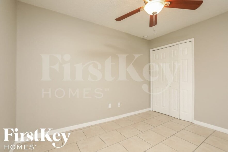 Building Photo - 2045 Houndslake Dr