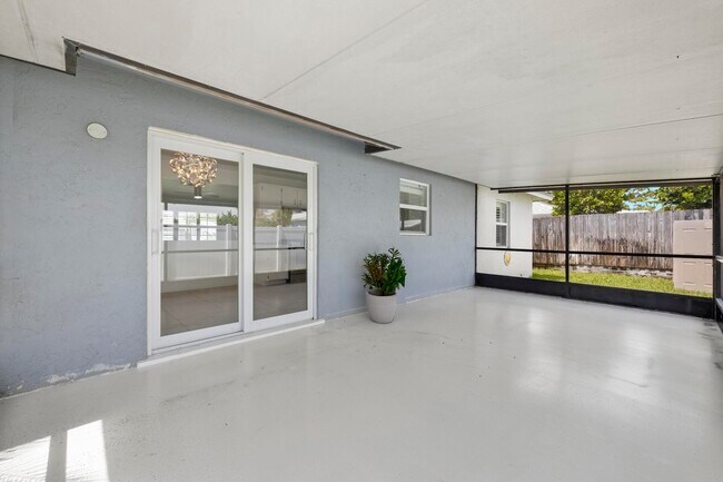 Building Photo - 3827 Barkis Ave