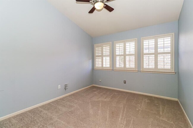 Building Photo - 208 Crescent Bluff