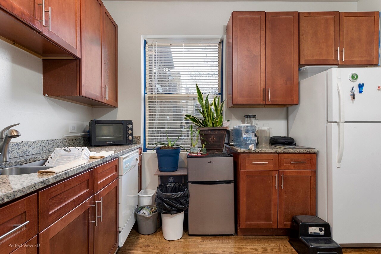 Building Photo - 4853 N Harding Ave