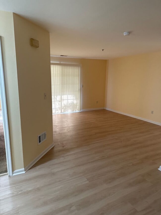 Building Photo - 414 Waterford Dr