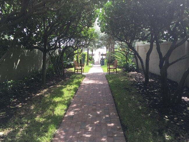 Building Photo - 145 Beacon Ln