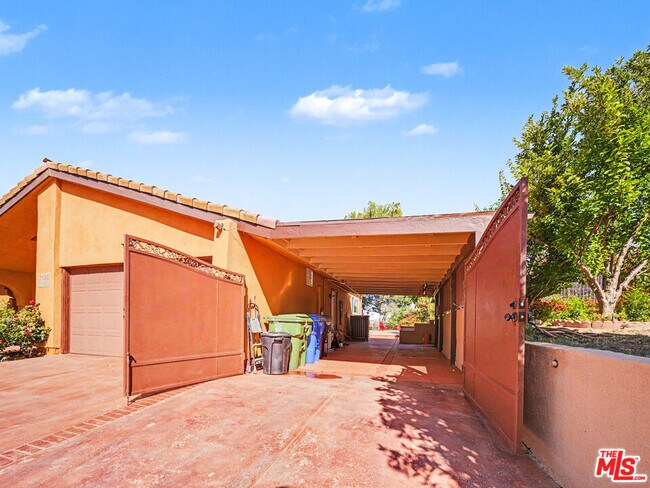 Building Photo - 3106 Voltaire Dr