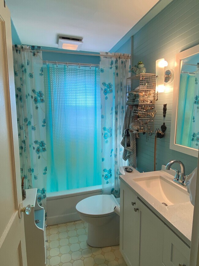 Building Photo - 167 Peacock Walk