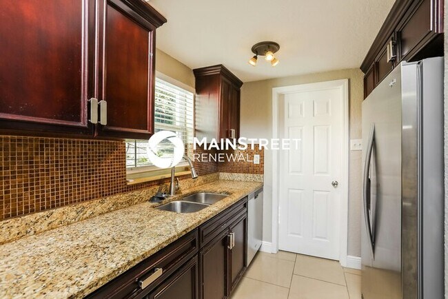 Building Photo - 3 Bedroom Pet-Friendly Home in Apopka, FL with Main Street Renewal