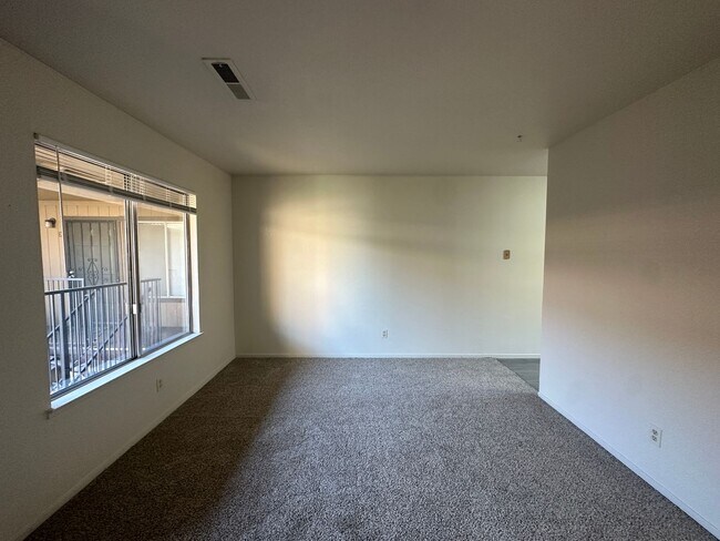 Building Photo - 114 S Parsons Ave