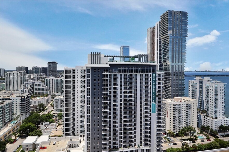 Building Photo - 2020 N Bayshore Dr