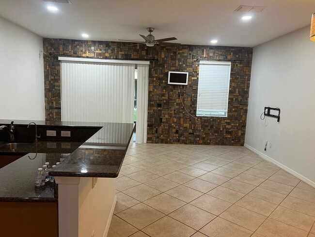 Building Photo - Beautiful 3 Bed 2.5 Bath Home for Rent in ...