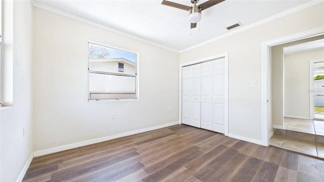 Building Photo - 4418 W Fairview Heights