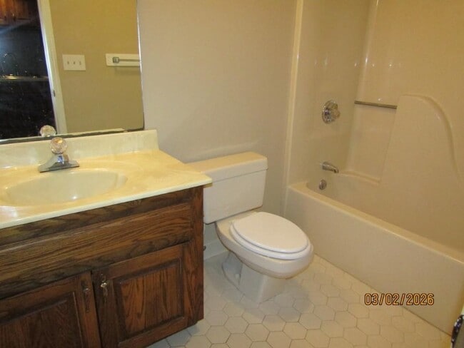 Building Photo - 4812 Pinehurst Cir