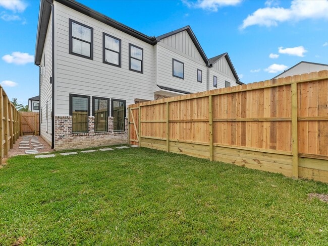 Building Photo - 2592 W Tidwell Rd