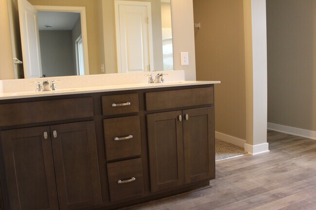 Master Bathroom - 6524 Genevieve Trl
