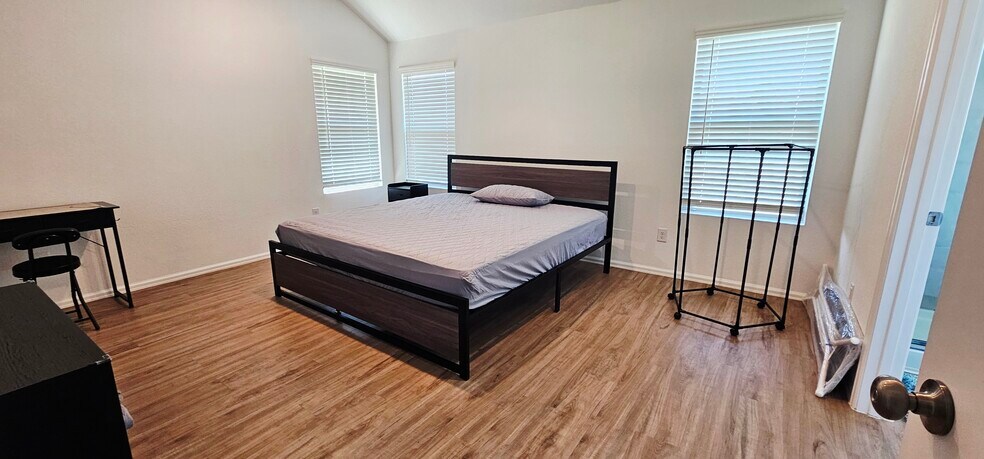 MasterBed - 19308 Via Vinovo Ct