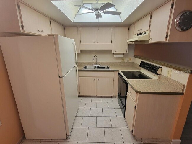 Building Photo - 6141 Chesham Dr