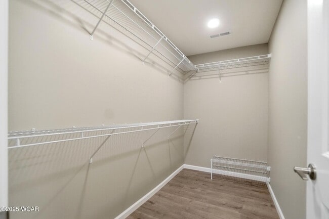 Building Photo - 2882 Lake Cir Dr