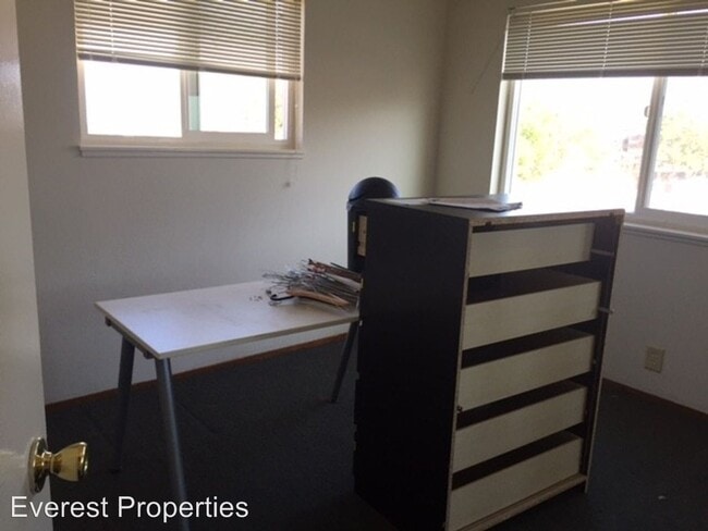 Building Photo - 2540 Regent St