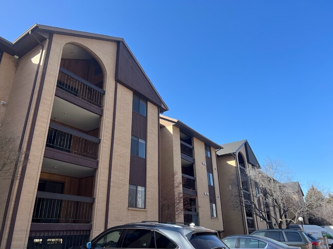 Building Photo - 2244 N Canyon Rd