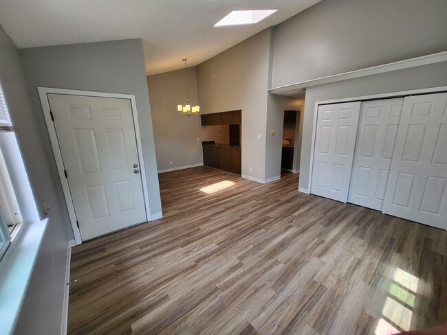 Building Photo - Modern Two Bedroom in Lakewood-Available N...