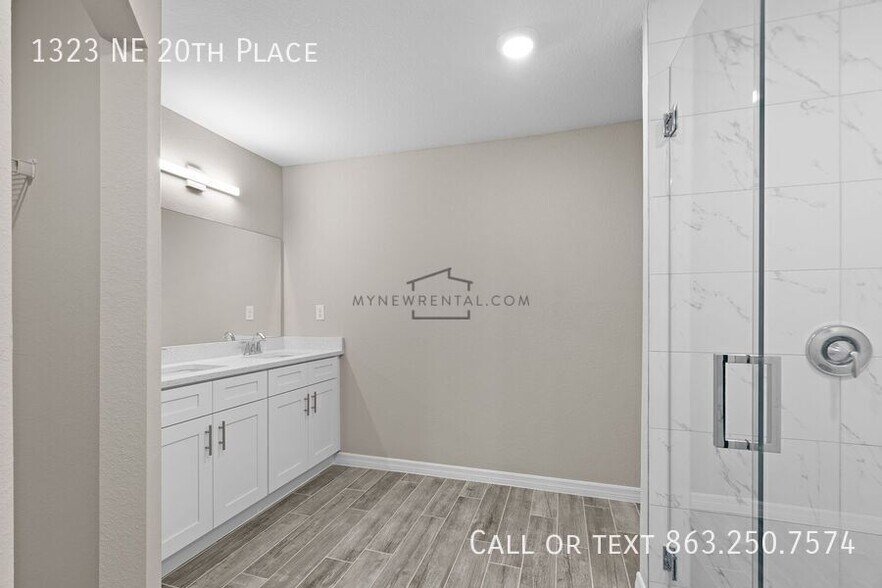 Building Photo - 1323 NE 20th Pl