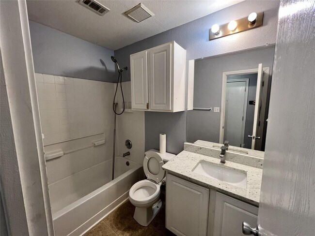 Building Photo - 13501 Marie Ln